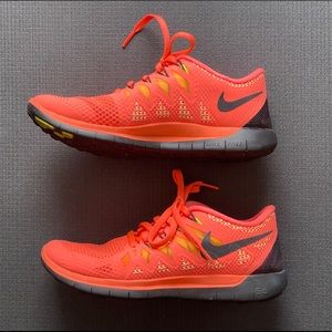 Nike Free 5.0 Running Shoe size 6.5 in Neon Orange w/ Black soles